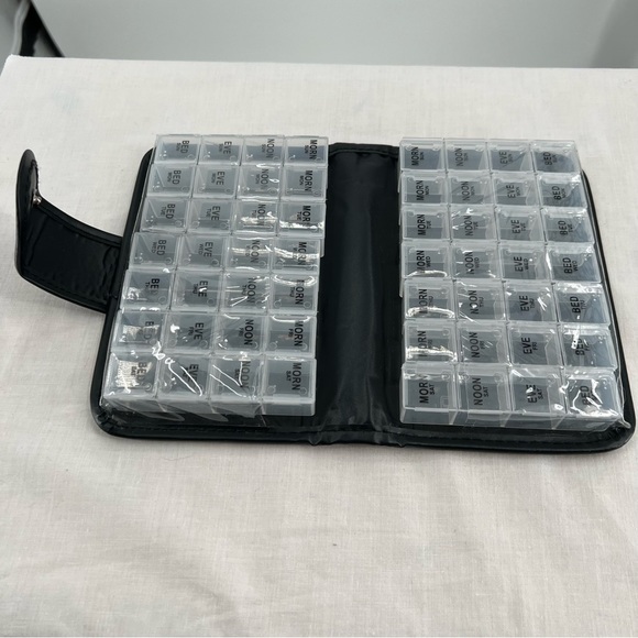 Travel  Medication Pill Book - 14 Days with detachable compartments Black - Picture 6 of 7